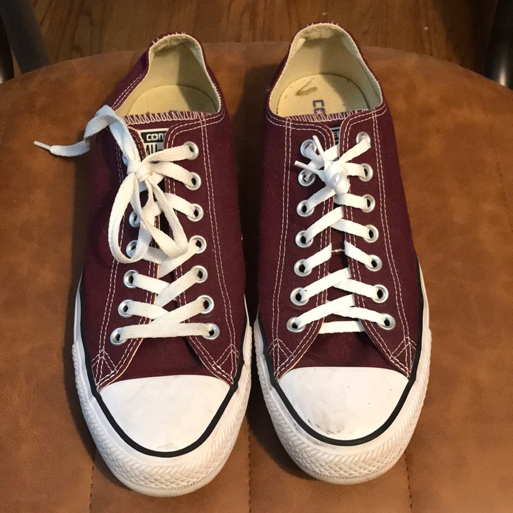 Burgundy converse Chuck Taylor all stars
